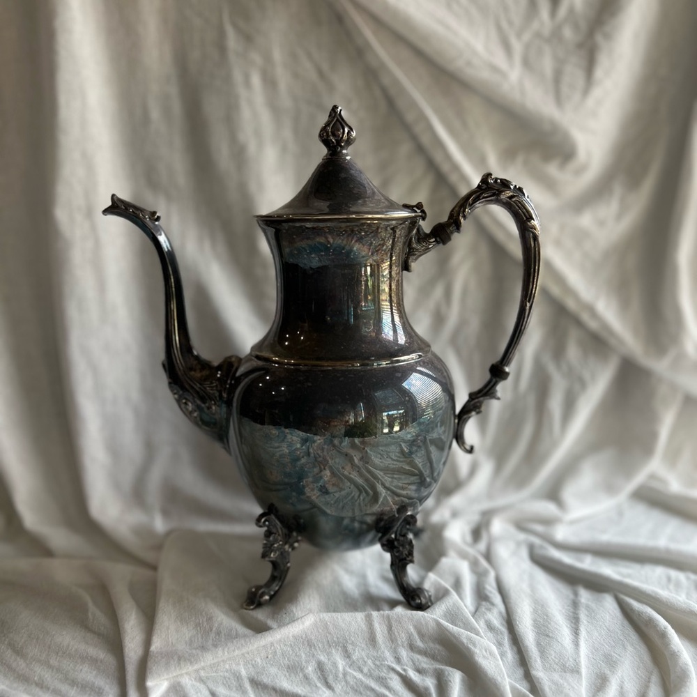 Vintage Ornate Teapot!